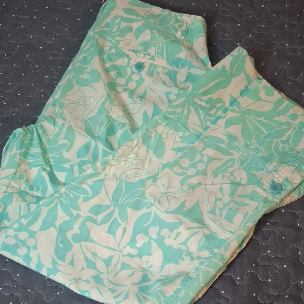 Jones New York Aqua and White Floral Croppd Pants size 4